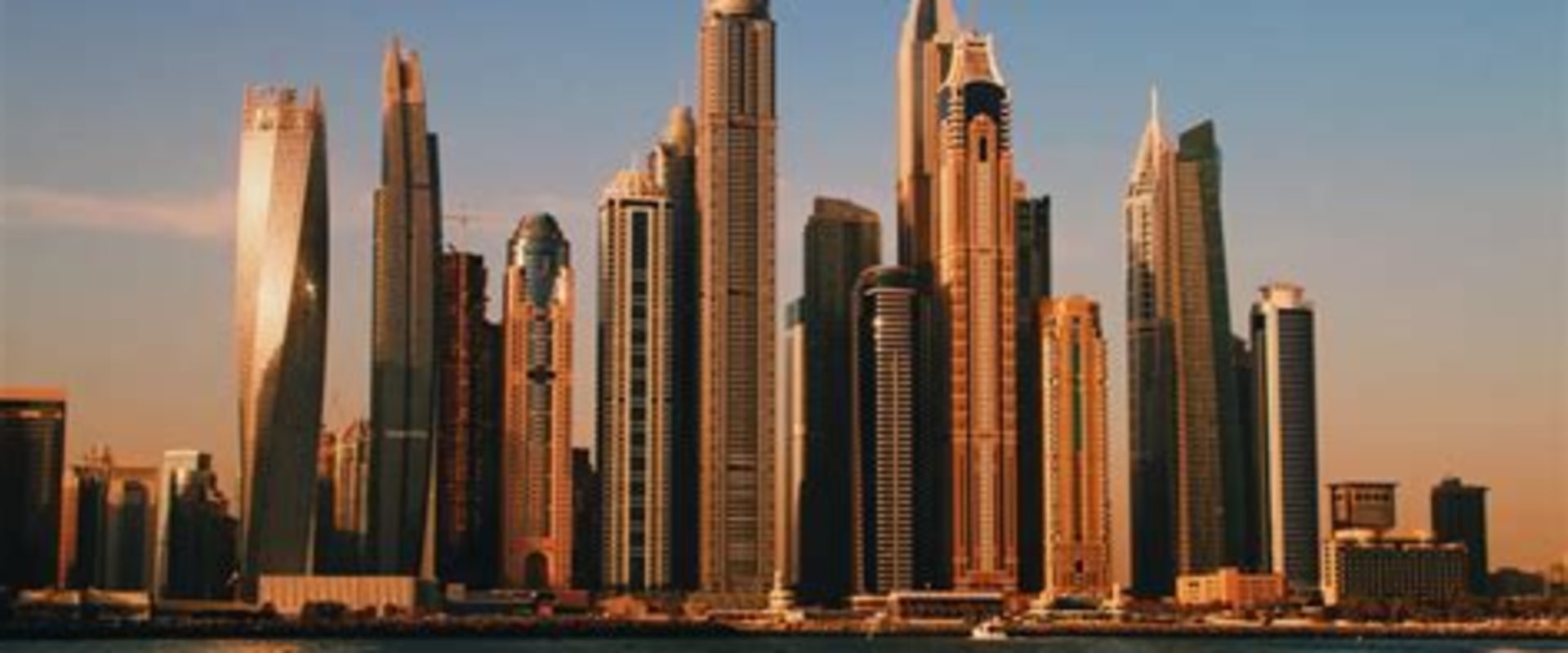 Vivere e lavorare a Dubai: la guida per chi vuole trasferirsi davvero